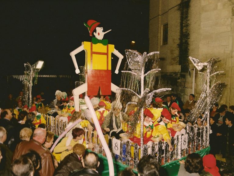 CRM2001-11-Carroza_08_22